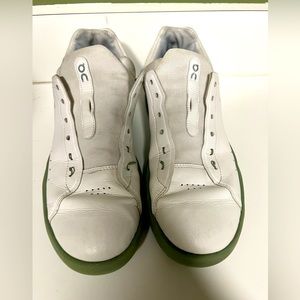 Roger On Advantage - white with green sole